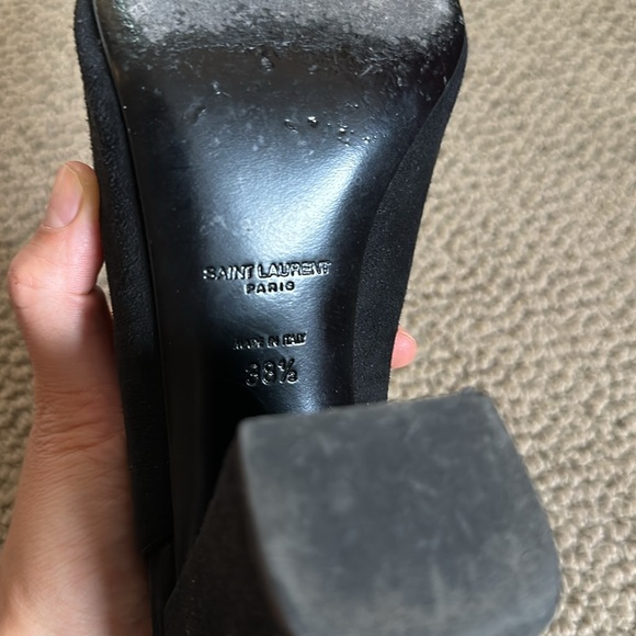 Saint Laurent suede scalloped accent heels - Picture 5 of 5